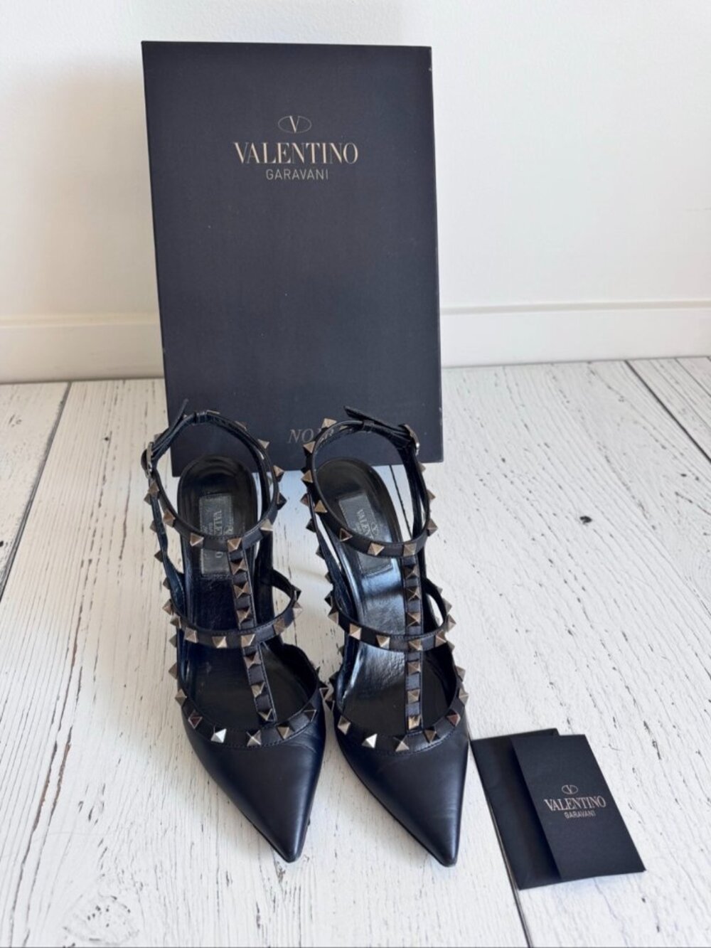 Valentino Garavani - Matte Black Rockstud Leather Pumps - Picture 3 of 7